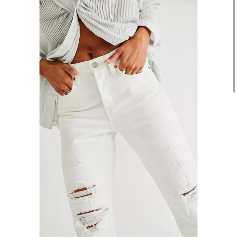Levi Wedgie Straight White Distressed Denim High-Rise Cropped Jeans - Picture 4 of 16